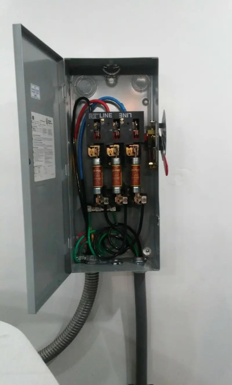 Three-phase disconnect switch installed for Smoke Detector Installation in Oakhurst